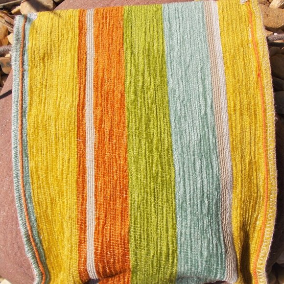 Handmade Oralba Colorful Fabric Crossbody Purse - Picture 5 of 8